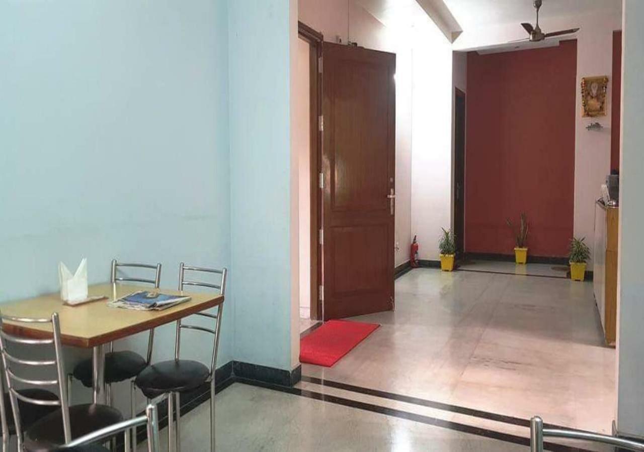 Отель J P Residency Большая Нойда Экстерьер фото